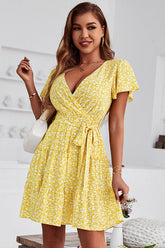 Vestido mini de verano con cuello en V azul y estampadoVestido mini de verano con cuello en V azul y estampado